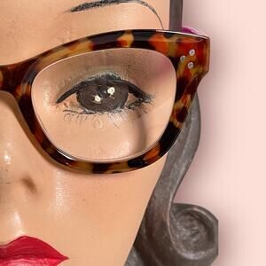 Betsey Johnson +2.00 Reading Glasses Readers Rounded Square Tortoise Pink